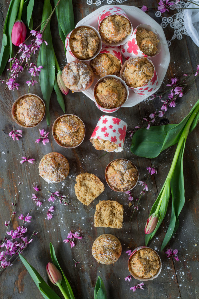 Muffin albumi e nocciole con zucchero muscovado semplici