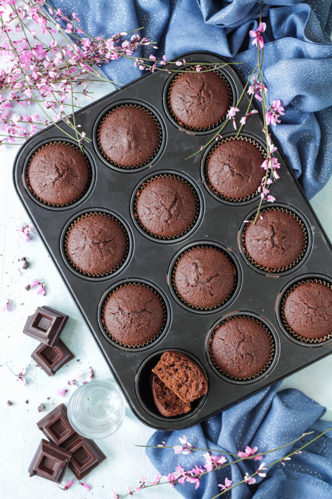 Muffin acqua e cioccolato fondente senza uova e lattosio light