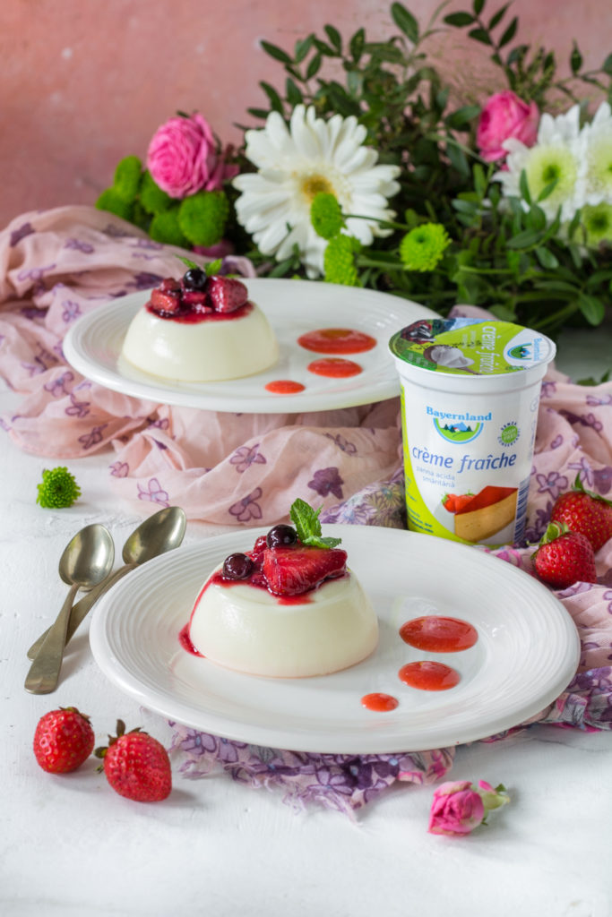 Panna cotta alla creme fraiche con frutti di bosco Bayernland Italia