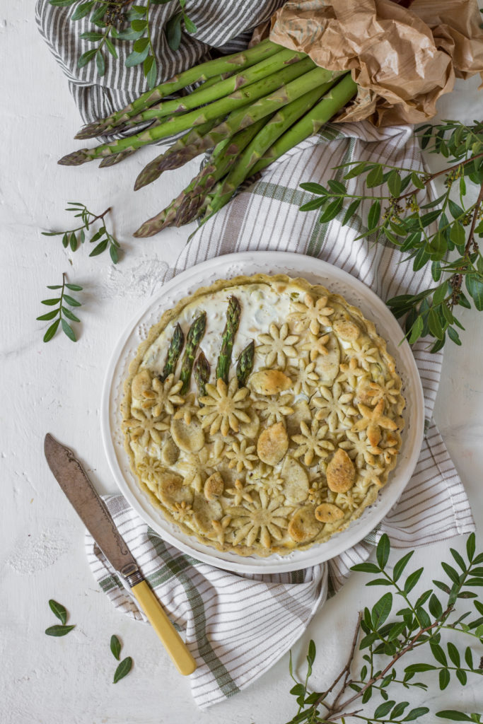 Torta salata asparagi caciotta e crème fraiche