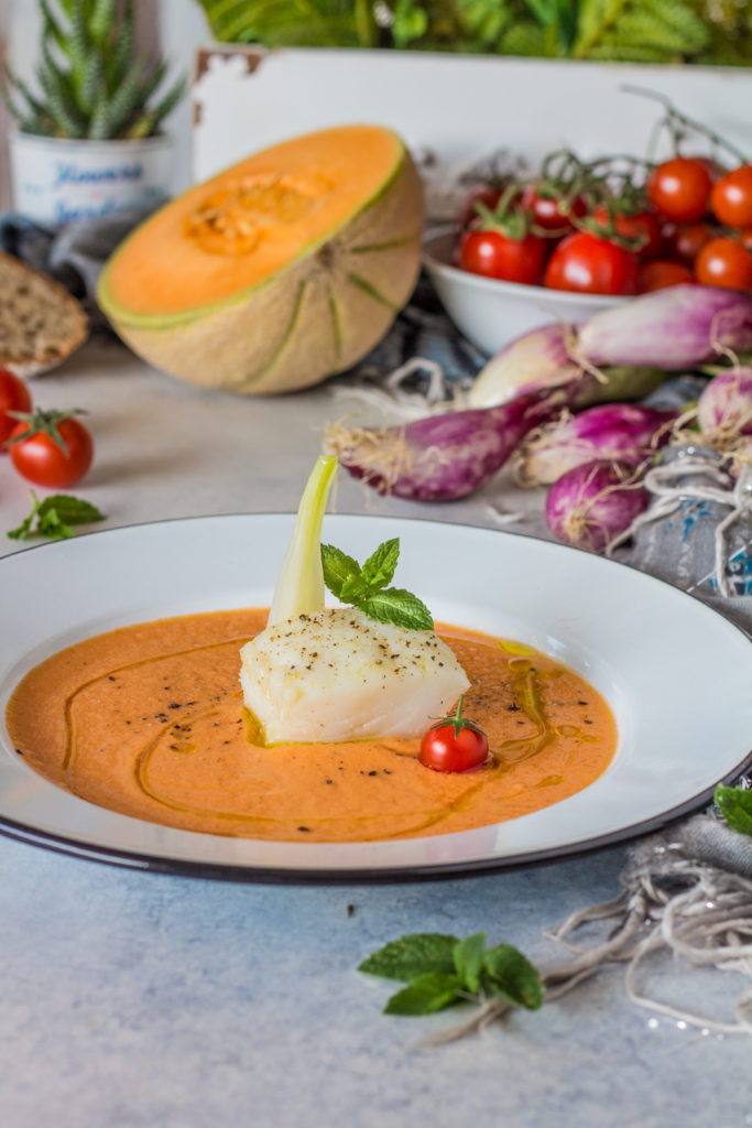 Baccalà in oliocottura su gazpacho di melone e pomodori facile estivo