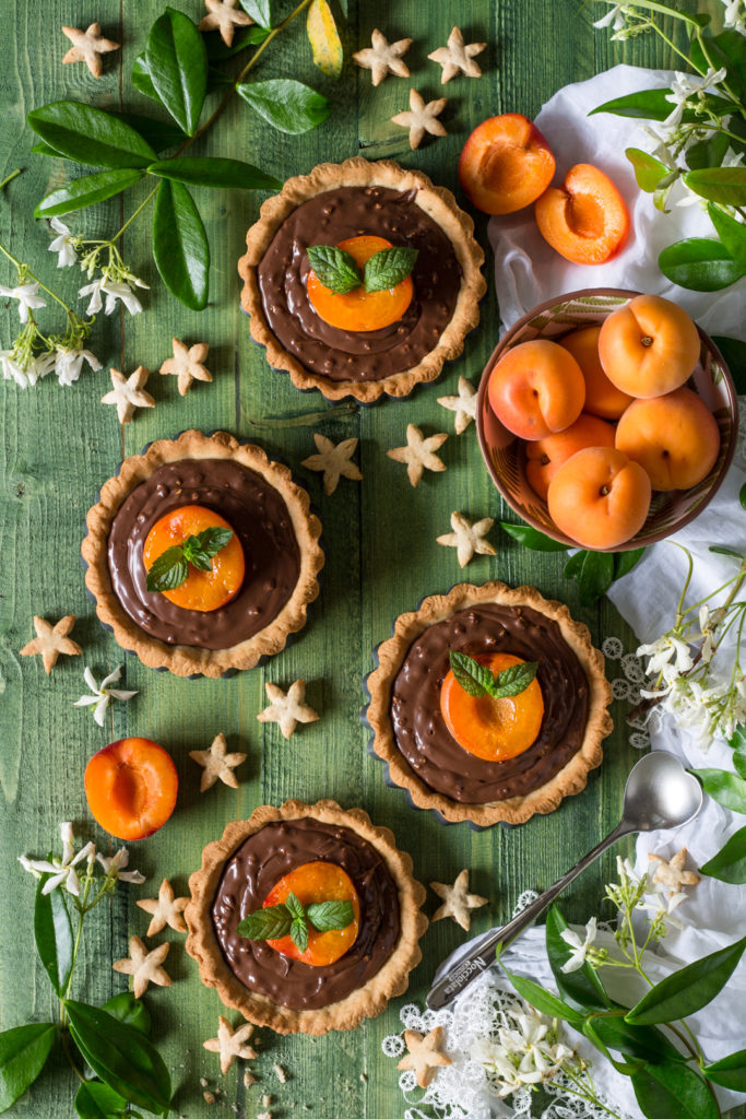 Crostatine zenzero nocciolata e albicocche glassate