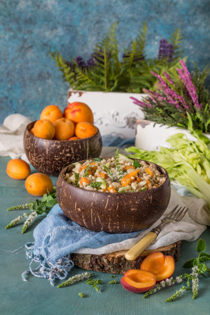 Insalata di grano saraceno con sedano e albicocche senza glutine