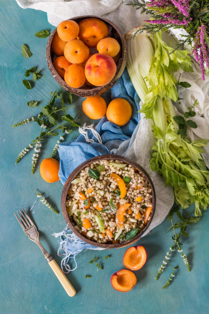 Insalata di grano saraceno con sedano e albicocche senza glutine