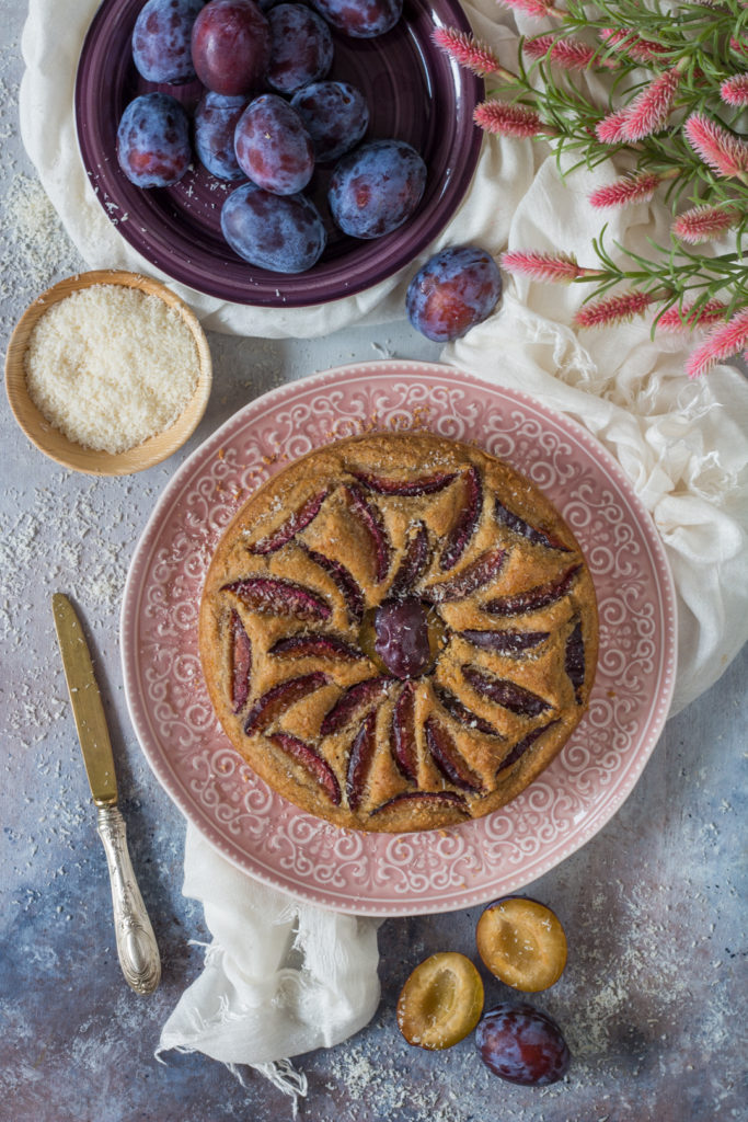 Torta vegan cocco rapè e susine Stanley