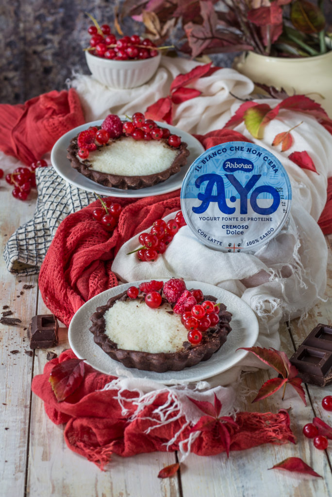 Crostatine allo yogurt A Yo Arborea con cous cous dolce