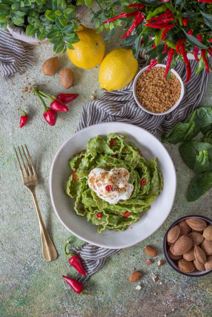 Pasta al pesto di spinaci e creme fraiche