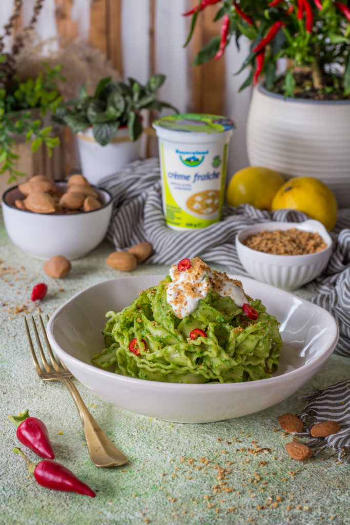 Pasta al pesto di spinaci e creme fraiche