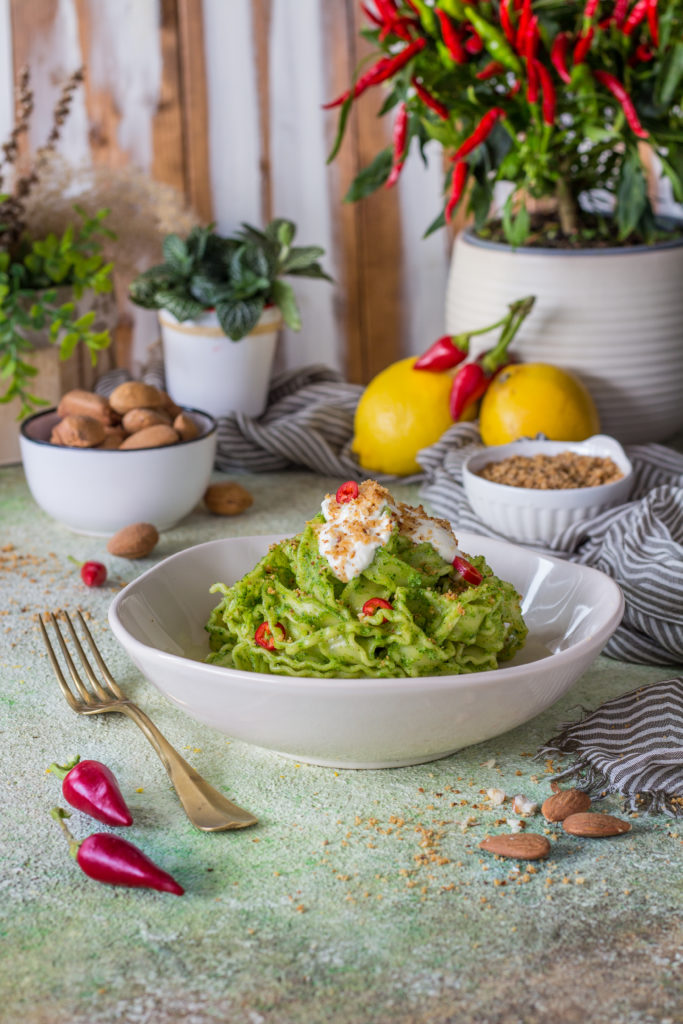 Pasta al pesto di spinaci e creme fraiche