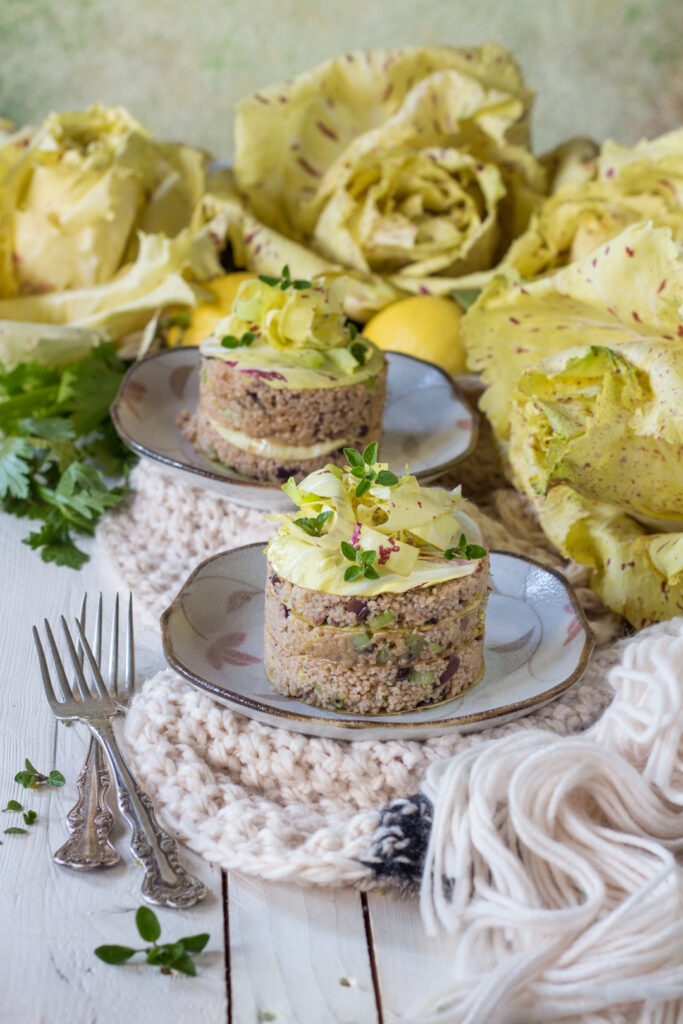 Cous cous con radicchio variegato olive e sedano ricetta vegana