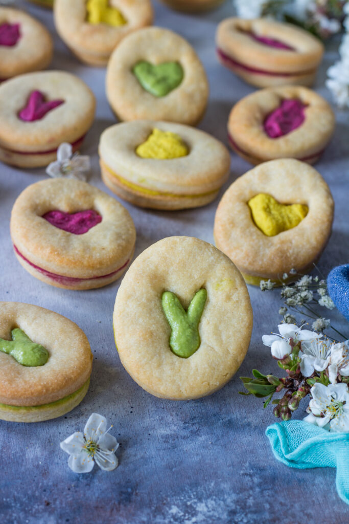 BISCOTTI SALATI FORMAGGIO E HUMMUS