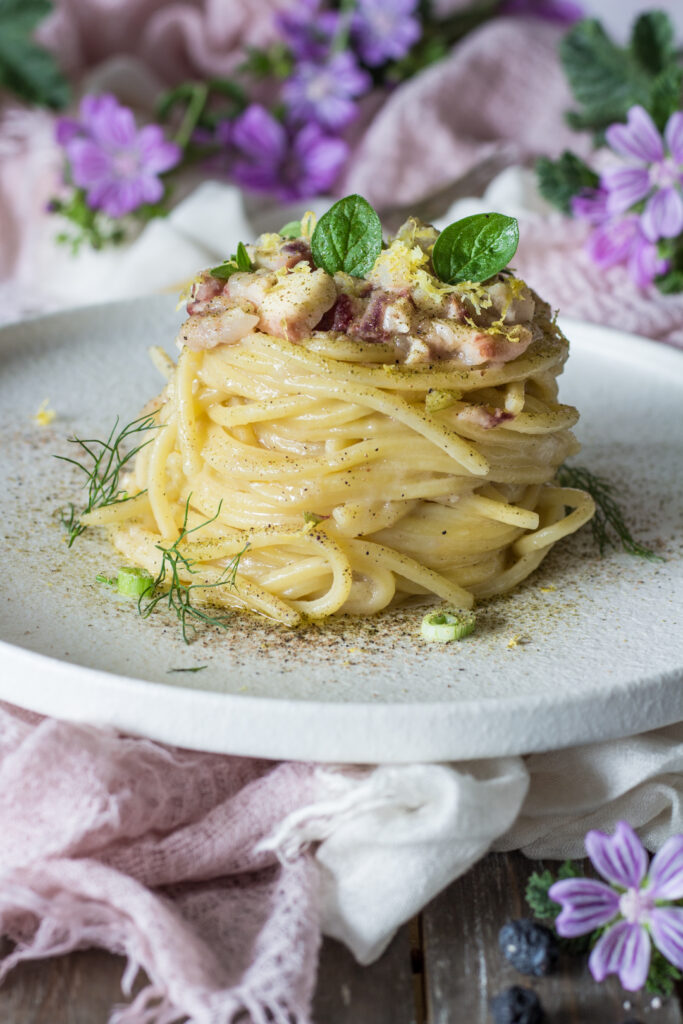 Spaghetti con anguilla e limone cremosi e facili