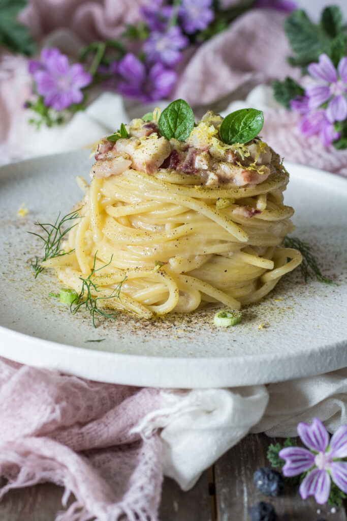 Spaghetti con anguilla e limone cremosi e facili