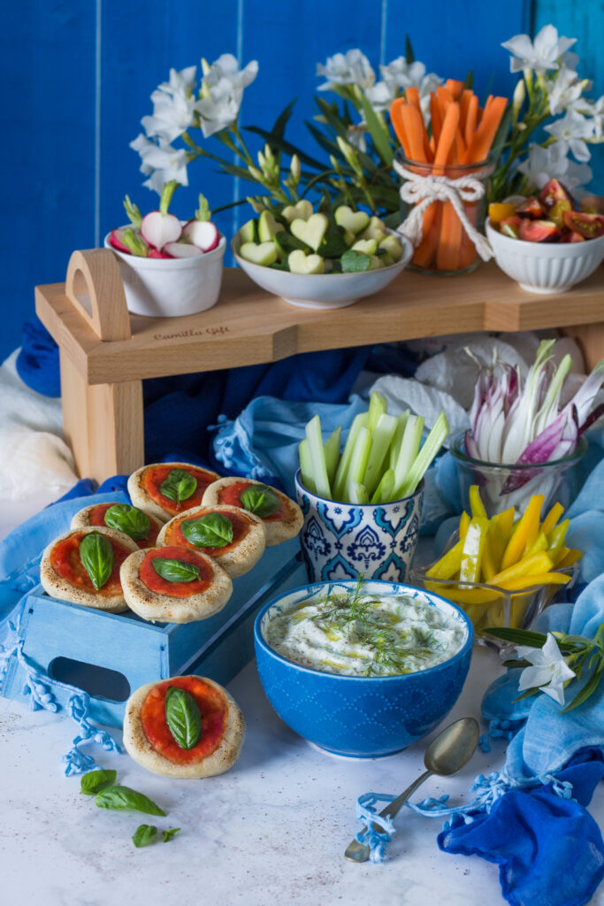 Tzaziki vegano con pizzette in padella