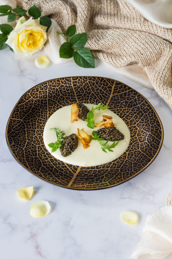 Caviale su crema di patate e creme fraiche