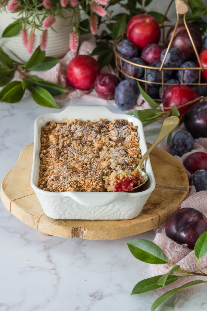 Crumble di prugne senza burro e uova