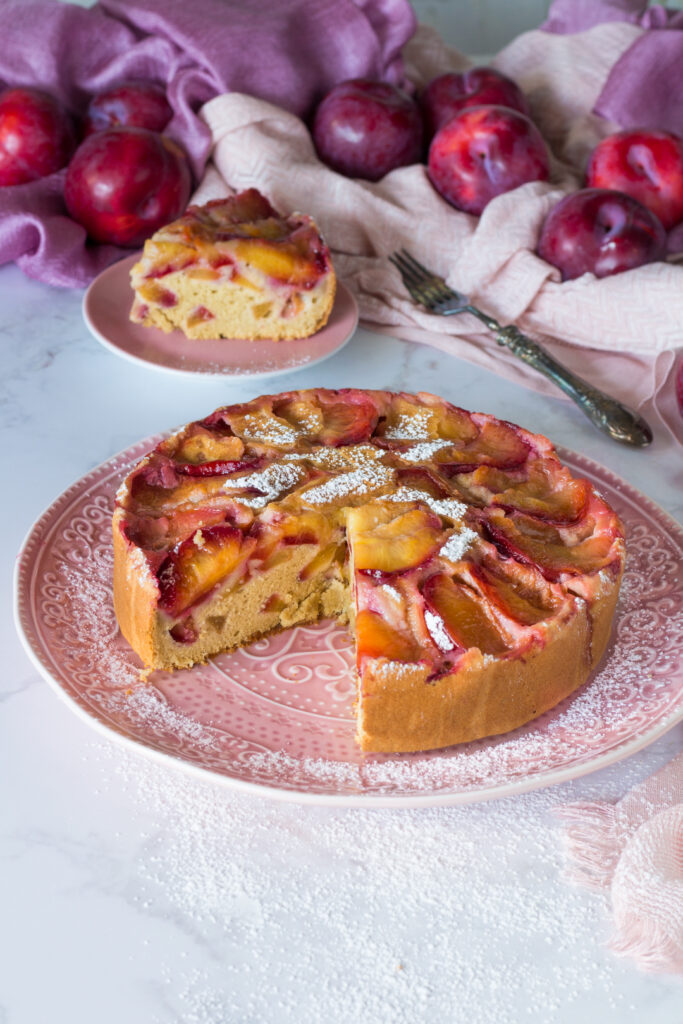 TORTA ROVESCIATA ALBUMI E PRUGNE-