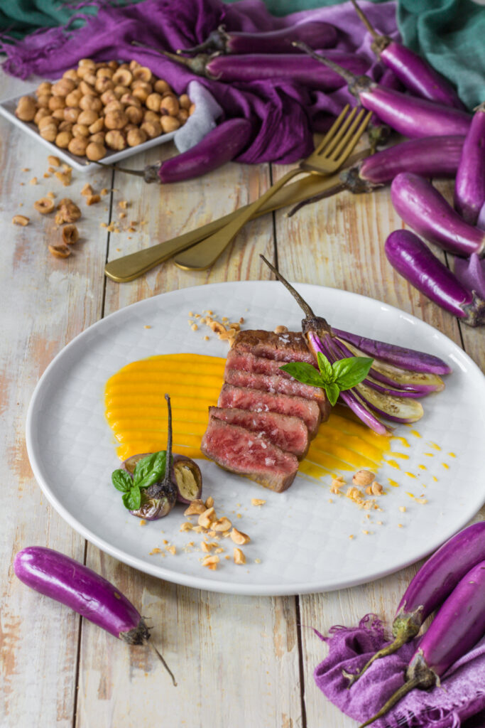 Wagyu A5 con melanzane perline zucca e nocciole