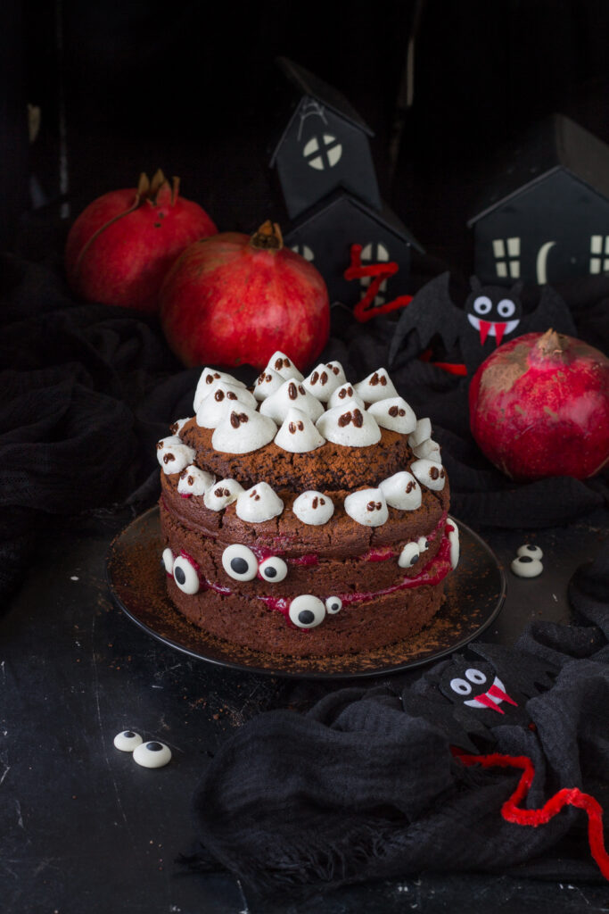 Torta veg di Halloween con cioccolato e melagrana