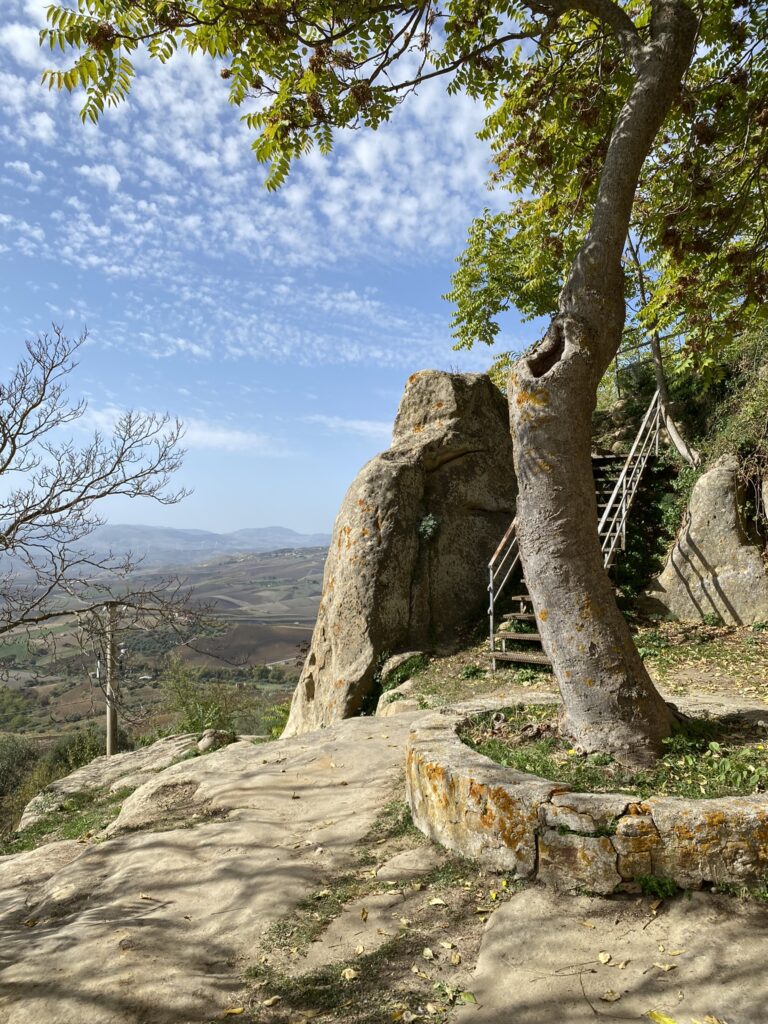 panorama grotte della gurfa