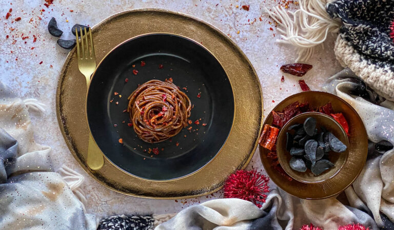 Pasta aglio nero olio e peperoncino - Un gusto incredibile!