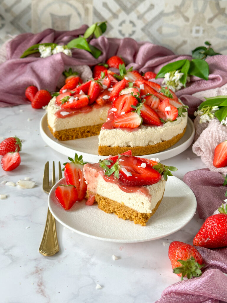 Cheesecake vegetale fetta tagliata e pronta da gustare