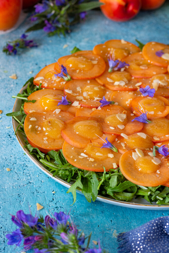 Carpaccio di albicocche con feta e rucola rigoni di asiago