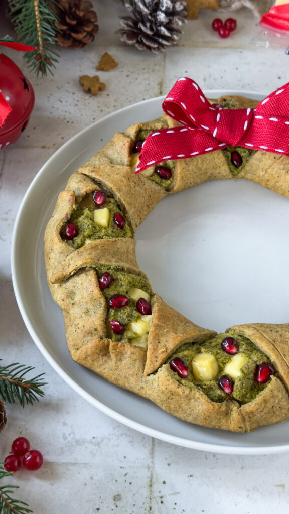 Corona salata di Natale con frolla all'olio