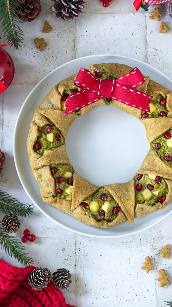 Corona salata di Natale con frolla all'olio