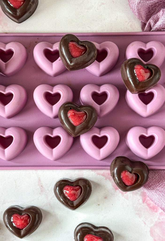 cioccolatini vegani con peperoncino e crema di lamponi