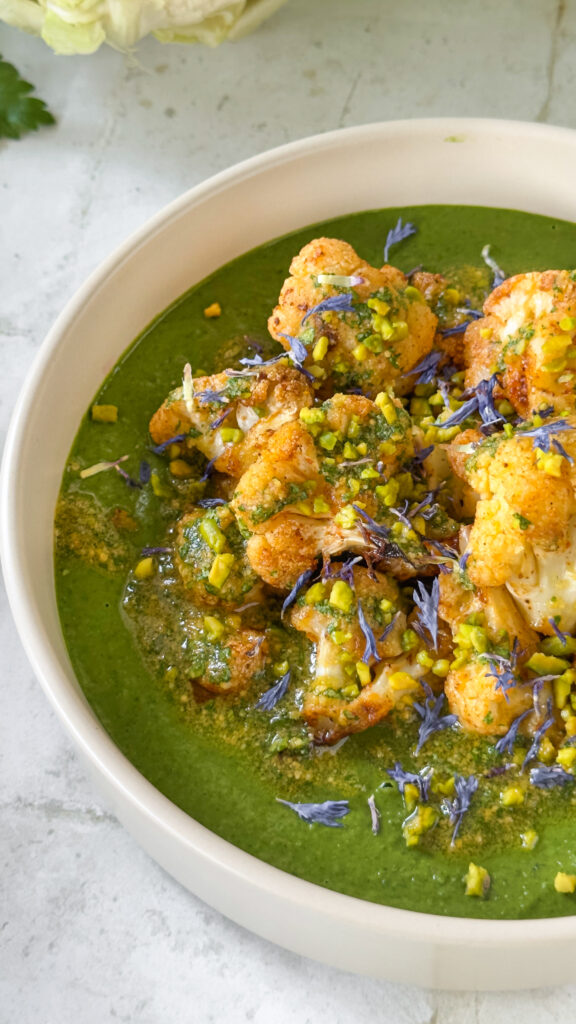 Cavolfiore arrosto su crema di spinaci