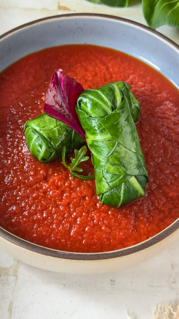 Involtini di pak choi al pomodoro