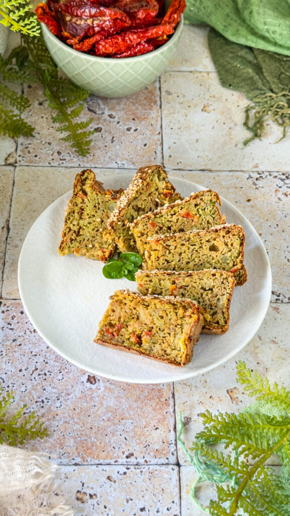 frittata di ceci vegana tagliata a fette per farcire un panino