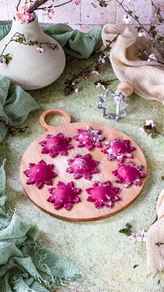 ravioli di Pasta fresca veg alla barbabietola senza uova