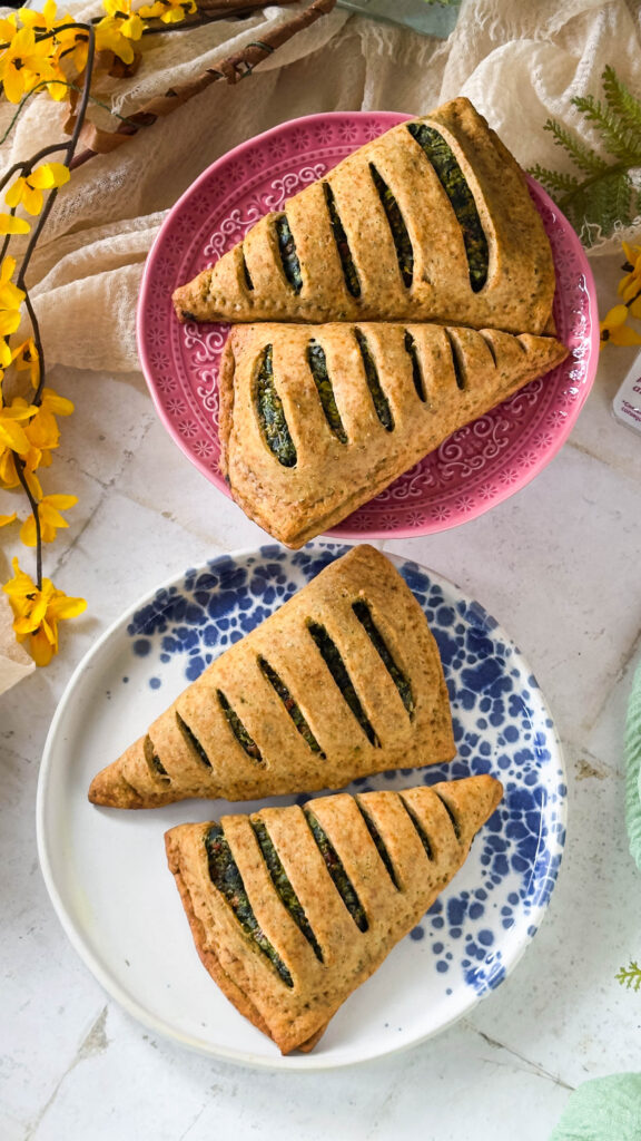 Triangoli rustici piselli e spinaci con frolla salata fatta in casa